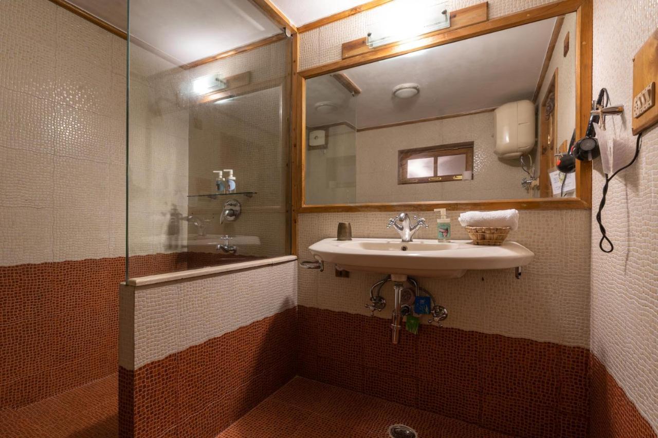 Stayvista At Casa Bella Vista- Mall Road Манали Экстерьер фото